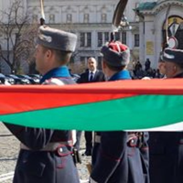 Румен Радев прие почетния караул за празника