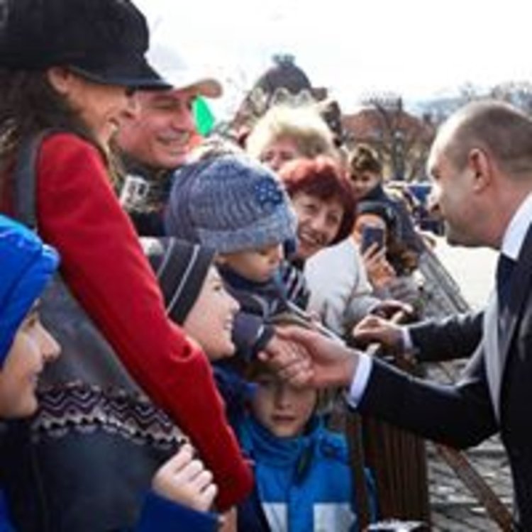 Румен Радев прие почетния караул за празника