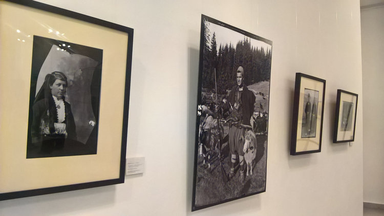 Откриха изложба на Крум Савов