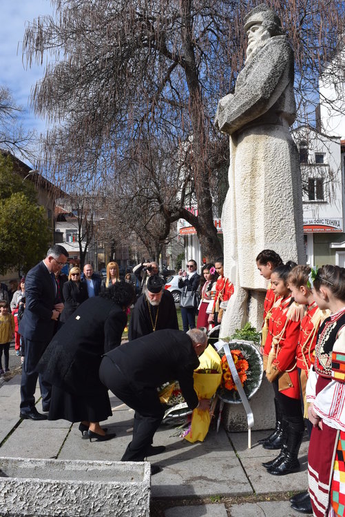Кърджали се поклони пред саможертвата на руските воини-освободители