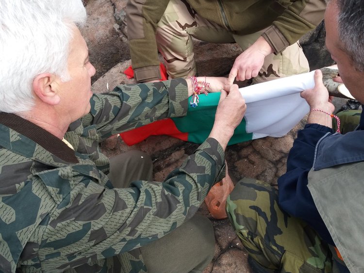 Първомайци два пъти издигнаха националния флаг