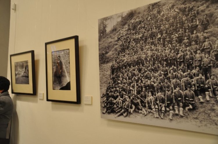 Откриха изложба на Крум Савов