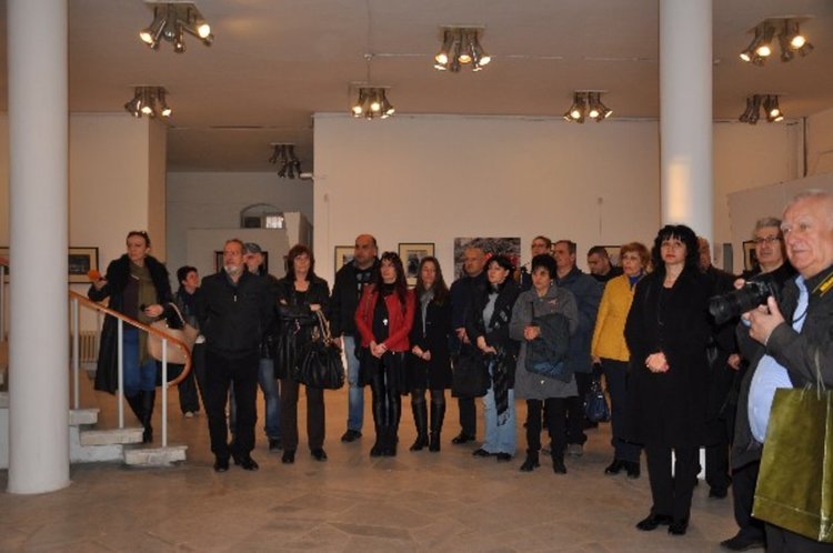 Откриха изложба на Крум Савов