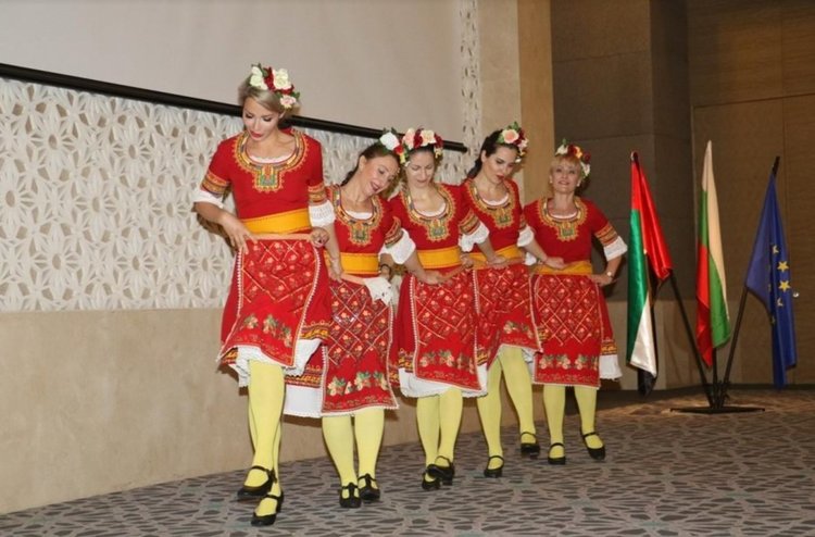 Дубай празнува 3 март, развяха българско знаме