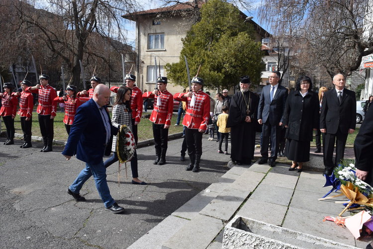 Кърджали се поклони пред саможертвата на руските воини-освободители