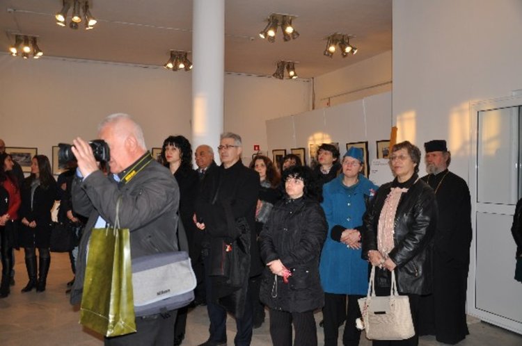 Откриха изложба на Крум Савов