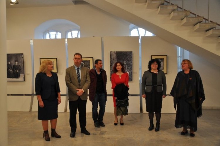 Откриха изложба на Крум Савов