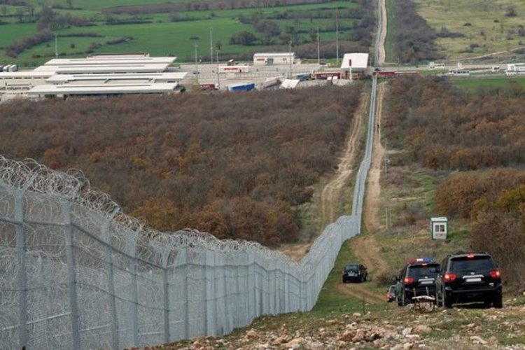 МВР отчита засилен натиск от мигранти на границата