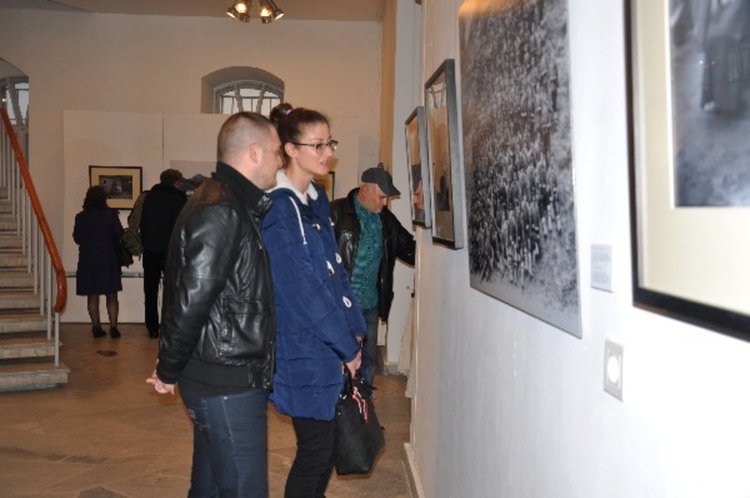 Откриха изложба на Крум Савов