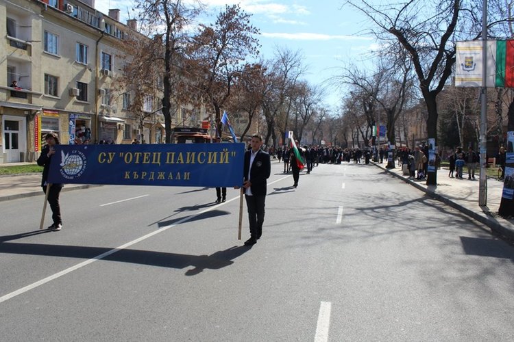 Паисиевци развяха българския трибагреник 