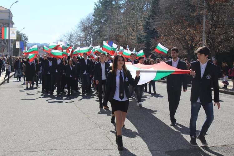 Паисиевци развяха българския трибагреник 