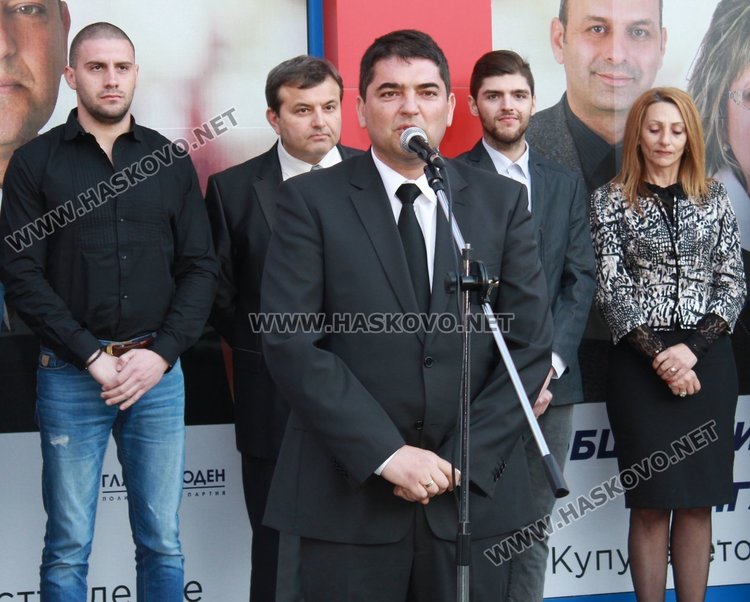 Водач на листата на коалиция "Реформаторски блок - Глас народен" е Стефан Димитров