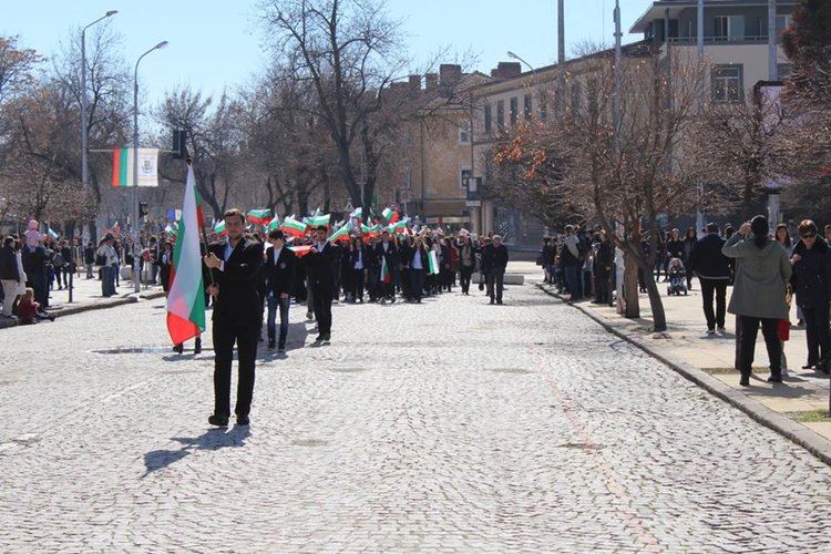Паисиевци развяха българския трибагреник 