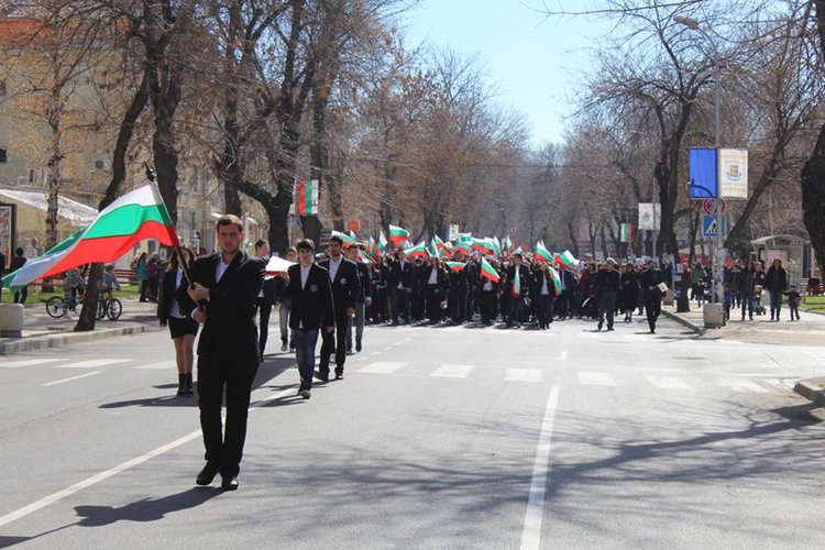 Паисиевци развяха българския трибагреник 