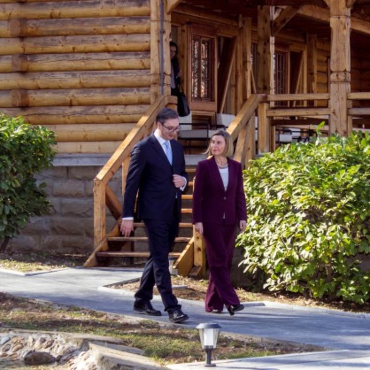 Трудна дипломатическа совалка на Могерини на Балканите