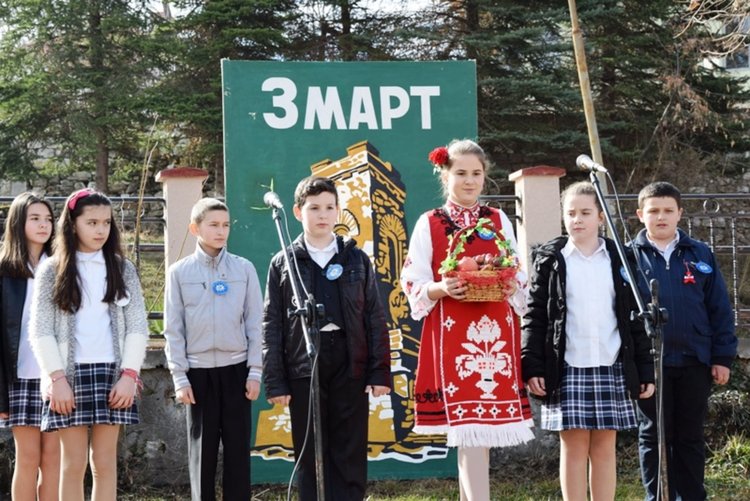 Цветя и венци за трети март в Ардино