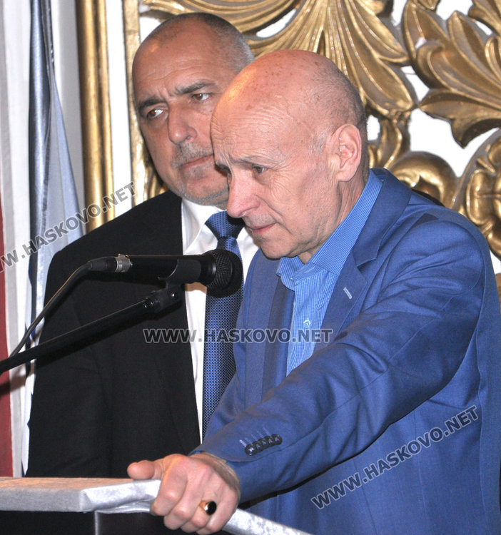 Стотици аплодираха Бойко Борисов в Хасково