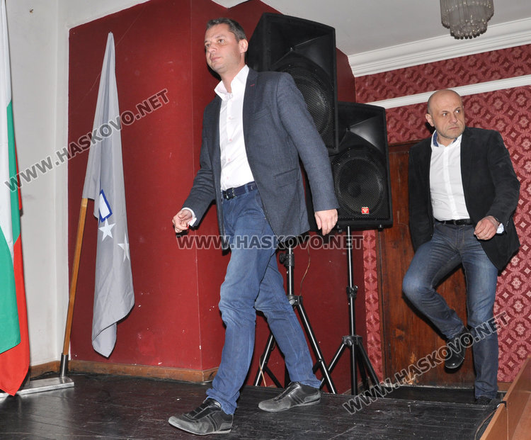 Стотици аплодираха Бойко Борисов в Хасково