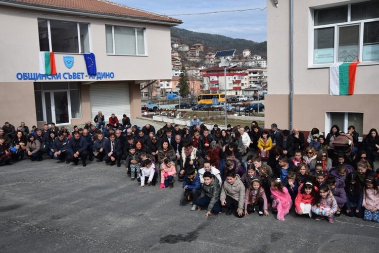 Цветя и венци за трети март в Ардино