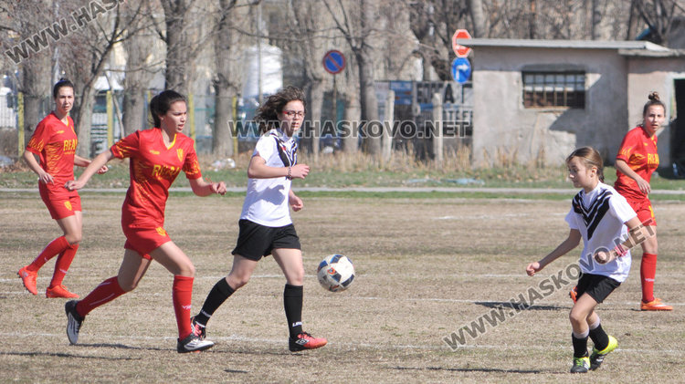 Готвят хасковлийки за елитния футбол при жените