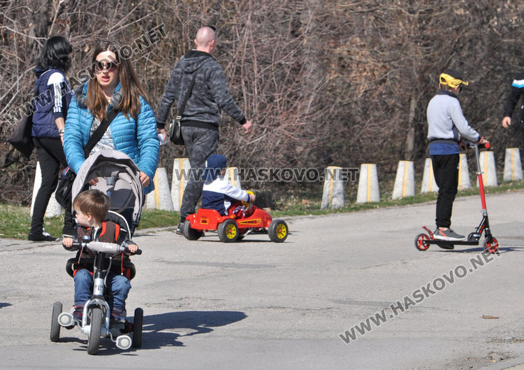 Топлото време препълни Кенана, рибари окупираха язовирите