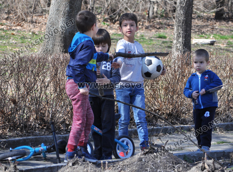 Топлото време препълни Кенана, рибари окупираха язовирите