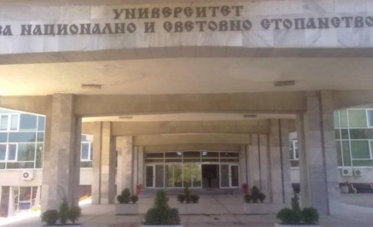 Изпити по литература и география в УНСС днес