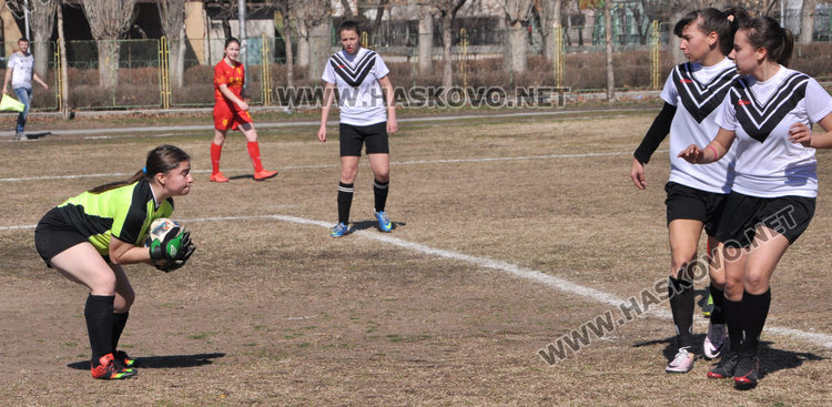 Готвят хасковлийки за елитния футбол при жените