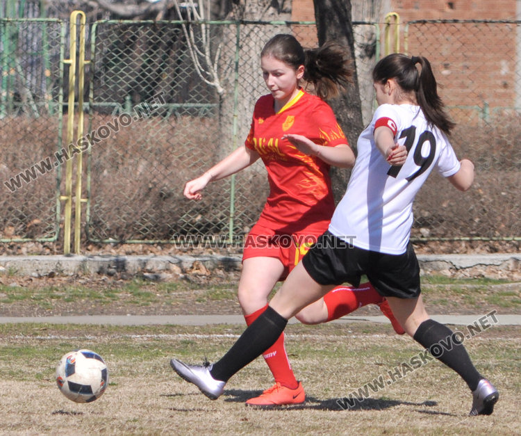Готвят хасковлийки за елитния футбол при жените