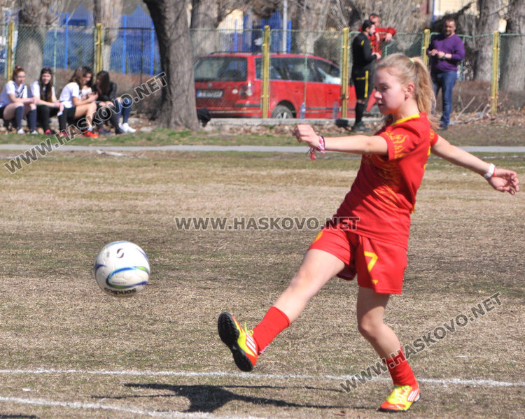 Готвят хасковлийки за елитния футбол при жените