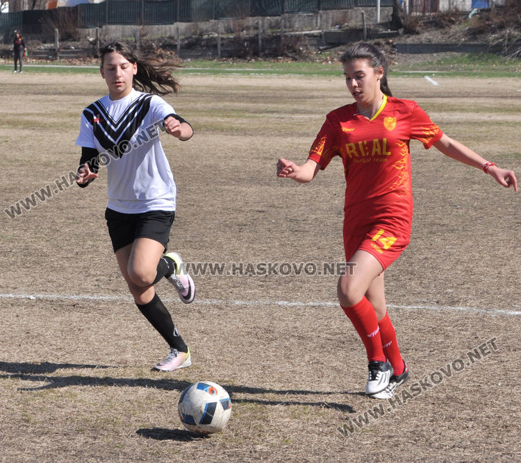 Готвят хасковлийки за елитния футбол при жените