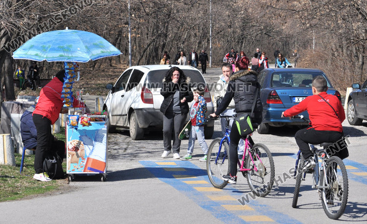 Топлото време препълни Кенана, рибари окупираха язовирите