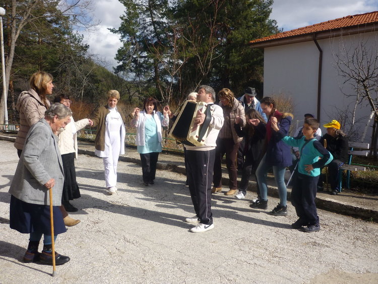 Смолянски деца и младежи живеят с мисията "доброволец с чисто сърце"