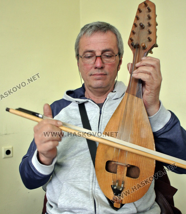 Диригент на новия оркестър е Димчо Йорданов