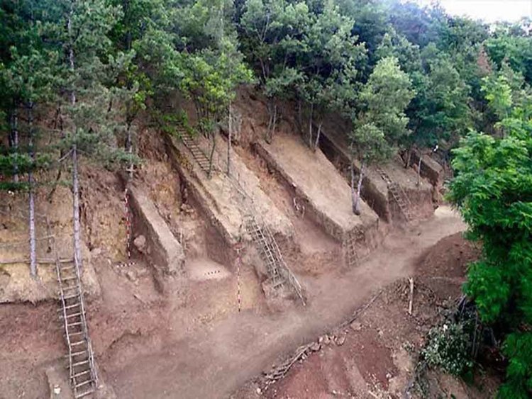 Днес във Виена се откpива изложбата „Първото злато. Ада тепе: най-древният златодобивен рудник в Европа"