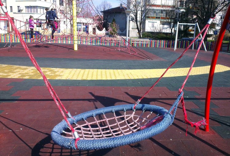 Площадката до църквата отново бе обект на вандалски появи, снимка -община Димитровград