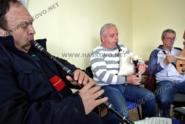 Новият  общински народен оркестър просвещава децата в българския фолклор