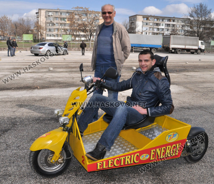 Тенчо Стамов и Стамо Тенчев с триколката