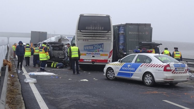 Връщат с линейка двама българи, пострадали в катастрофата в Унгария