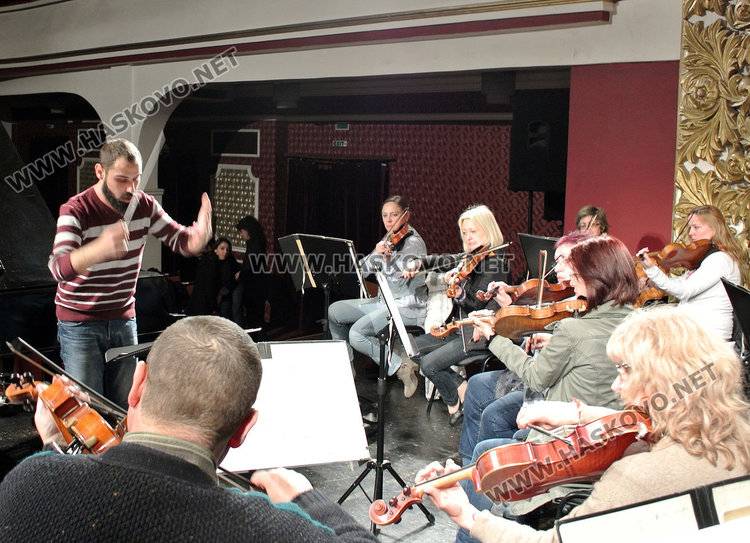 Стефанос Касерис се подготвя с камерен оркестър Хасково от две седмици за първата си професионална изява