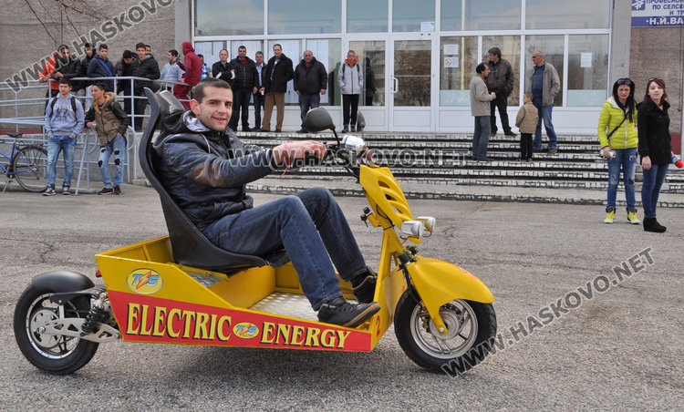 В Гимназията по транспорт залагат на електромобили – 30 стотинки за 100 км