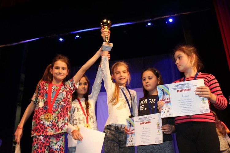 Призови места от международен конкурс спечелиха деца от Академията за таланти