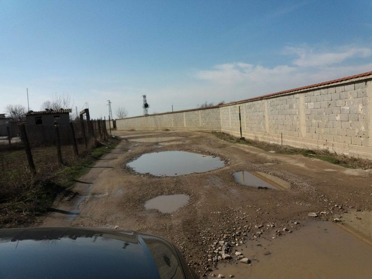 По сигнал: Чешмата до оранжериите - мръсотия и мизерия