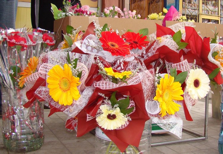 Цветята в Димитровград поскъпнаха за 8 март