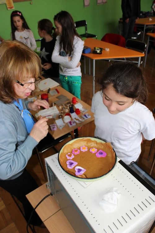 Алековци изработиха бижута за празника на жената