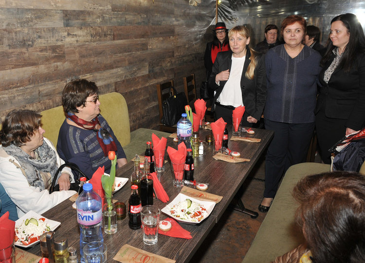 Елена Йончева се срещна с Демократичния съюз на жените в град Харманли