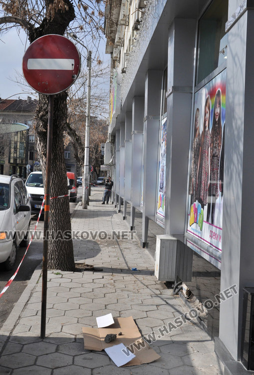 Внимание: Мазилка и отломки падат от високите етажи