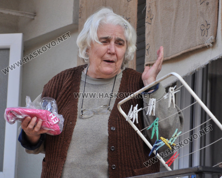 Внимание: Мазилка и отломки падат от високите етажи