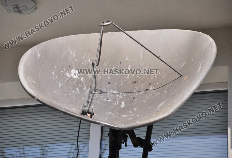 При падането на мазилката е счупена сателитна антена