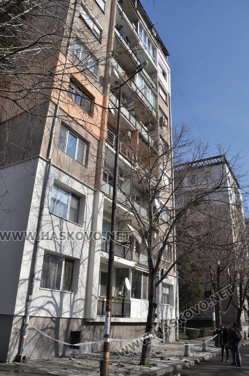 Внимание: Мазилка и отломки падат от високите етажи